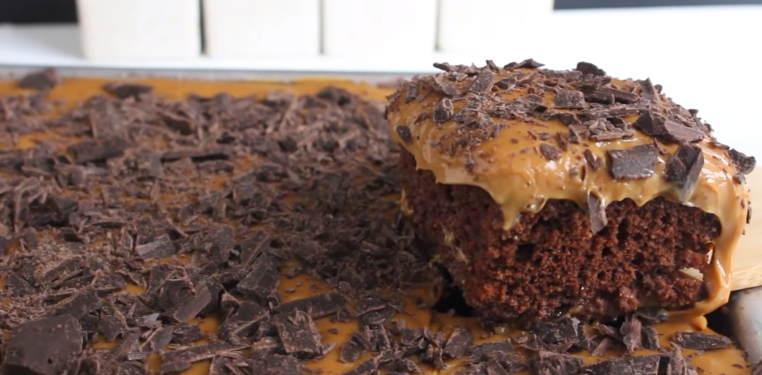 Receita De Bolo De Chocolate Com Doce De Leite Delicioso - Mesa E Sabor