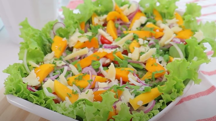 Receita de Salada Tropical com Molho Especial – Mesa e Sabor