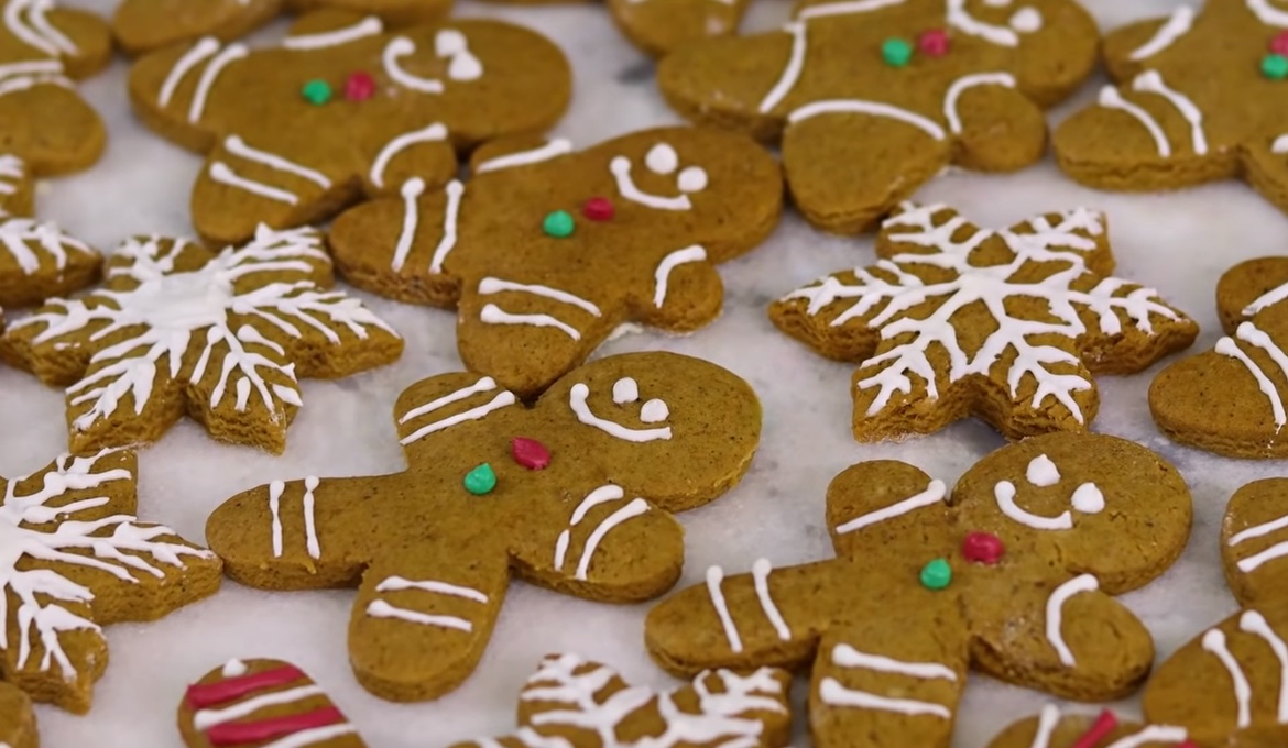 Biscoito de Natal ou Gingerbread Decorado – Massa Muito Fácil – Sequinhos e  Deliciosos – Mesa e Sabor
